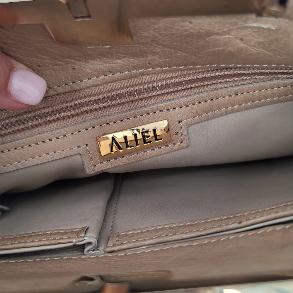 ALIEL Beige Ostrich Leather Flat Clutch Handbag NEW Made in Italy Gold